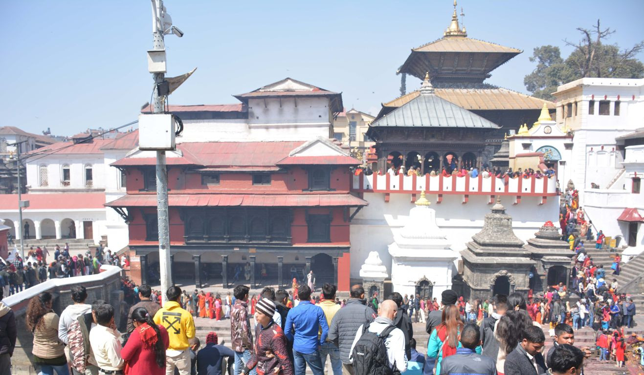 देशभरका शिवालयमा बिहानैदेखि तीर्थयात्रीको घुइँचो