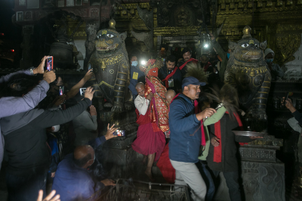 लकडाउनकै बीच रातो मच्छिन्द्रनाथको रथारोहण