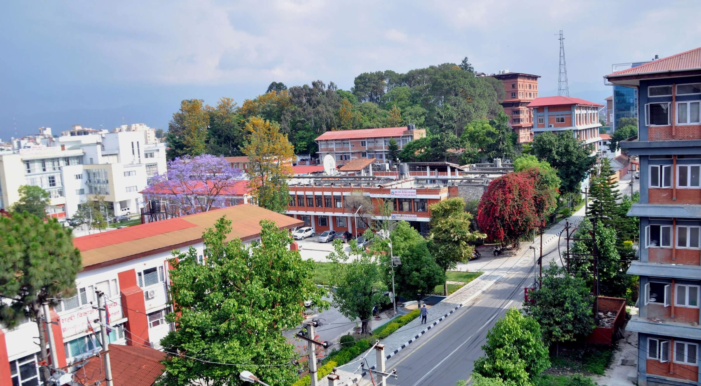 सिंहदरबारमा हेल्थ डेस्क सञ्चालनमा, सुविधासम्पन्न एम्बुलेन्स पनि तैनाथ