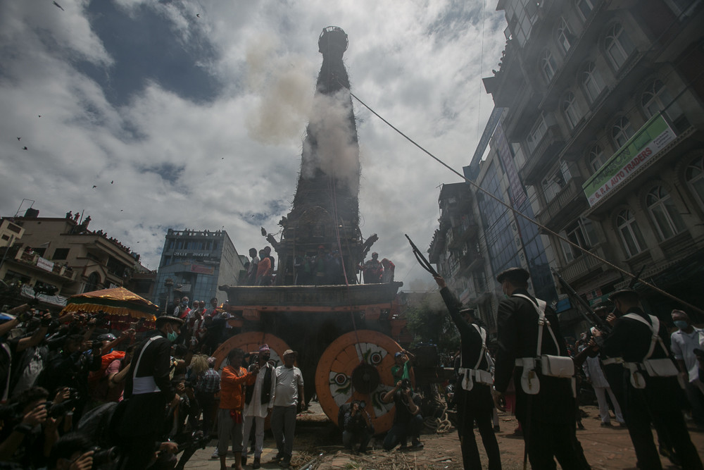 रातो मच्छिन्द्रनाथको रथारोहण (तस्बिरहरू)