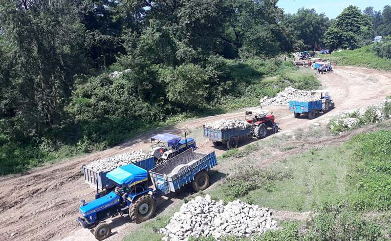 अनुमतिबिनै नदीजन्य पदार्थ संकलन, जथाभावी उत्खनन् गर्ने सयभन्दा बढी ट्याक्टर कारवाहीमा