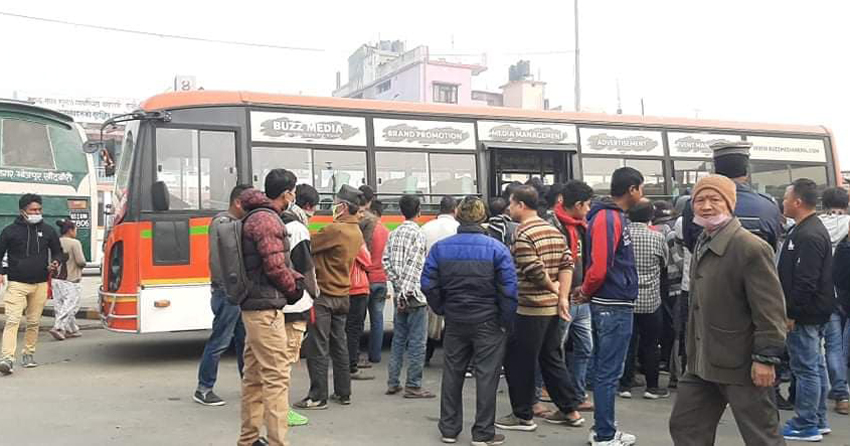 बसबाट सबै ओर्लिए, राजकुमार अब कहिल्यै नओर्लिने भए...