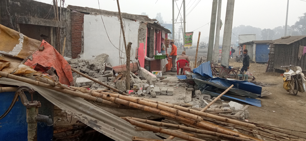 जनप्रतिनिधिकै अगुवाइमा बस्तीमा डोजर चलाउँदा सर्वसाधारणको बिचल्ली