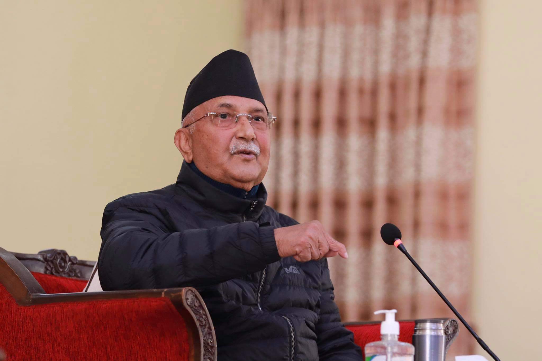 माधव–झलनाथलाई कारबाही गर्ने चेतावनी दिँदै प्रधानमन्त्री ओलीले भने- सभामुख सरकारविरोधी ‘सेटिङ’ मा छन्