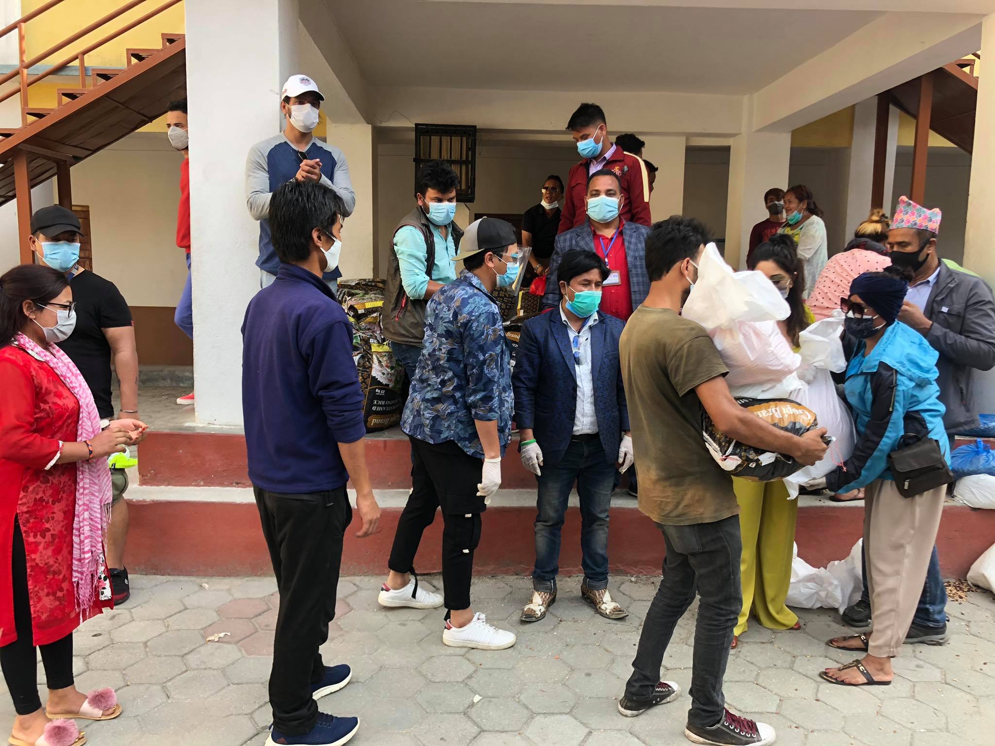 ‘लप्पन छप्पन २’ले २५० चलचित्र प्राविधिकलाई बाँड्यो खाद्यान्न, कलाकार जुट्दा उठ्यो पाँच लाख 