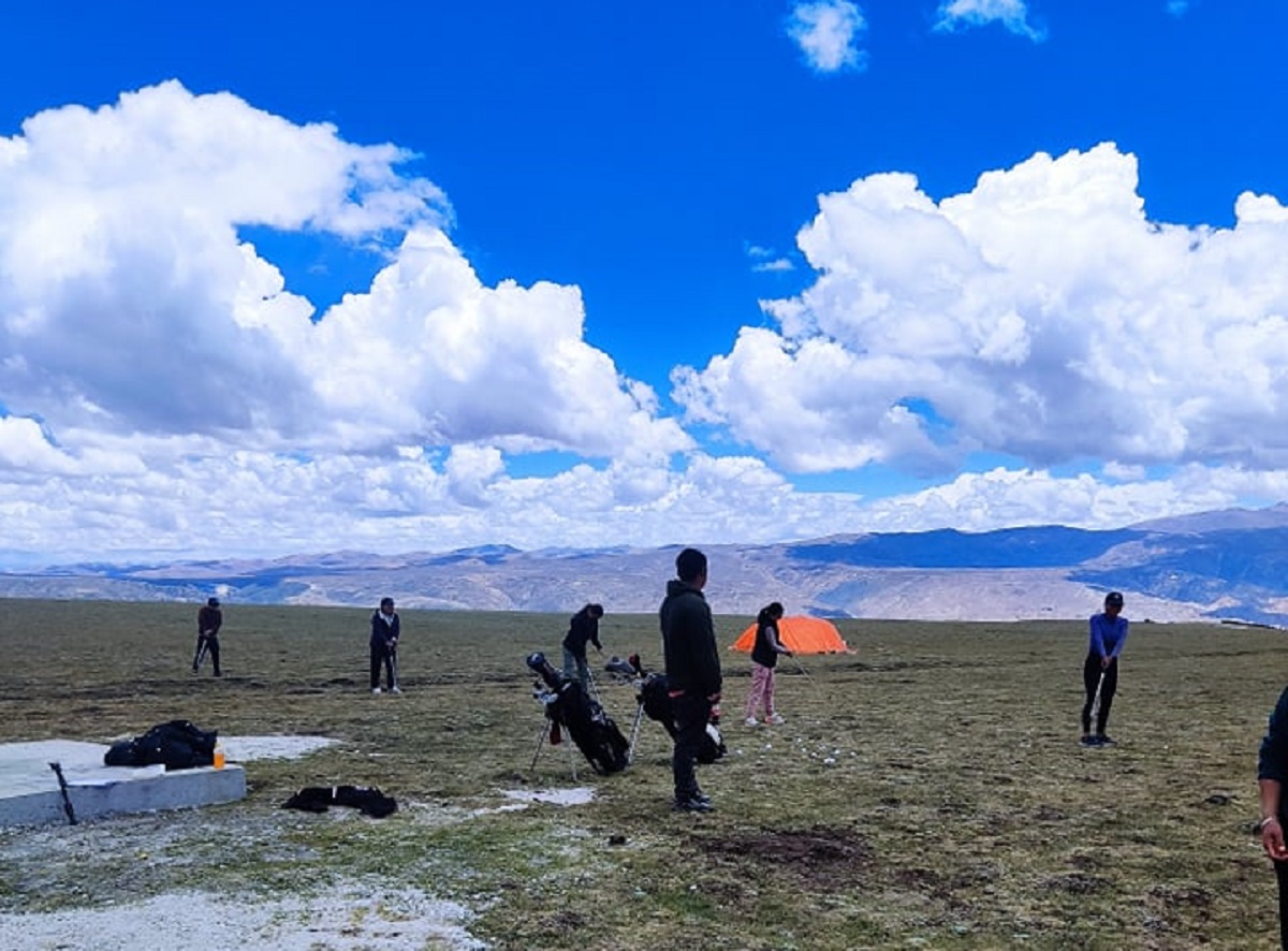 इन्द्रधाराको सपनाले बनायो लो मान्थाङमा विश्वकै उचाइको गल्फ कोर्स