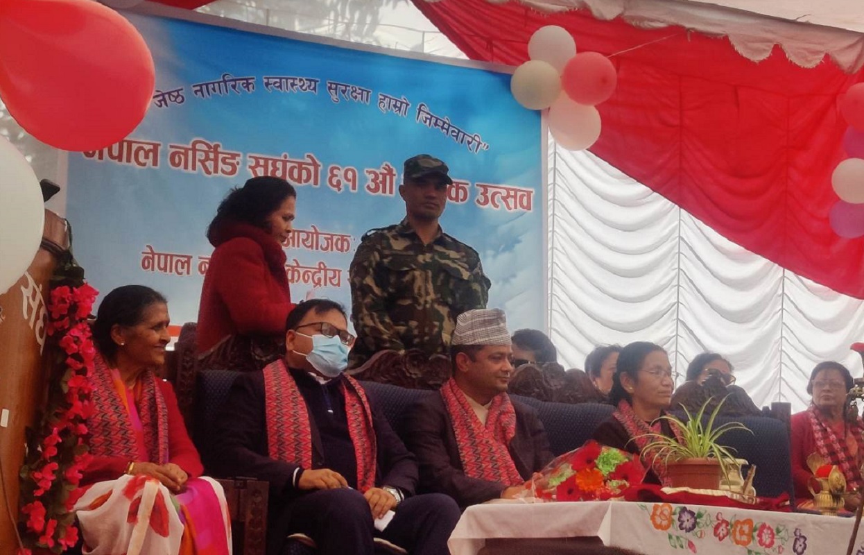 नर्सको श्रमशोषण गर्ने स्वास्थ्य संस्थाको नवीकरण खारेजसम्म हुनसक्छ : मन्त्री गिरी