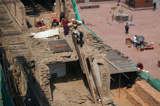 बसन्तपुरको संस्कृत विश्वविद्यालयको जीर्ण भवन भत्काइयो (तस्बिरसहित)