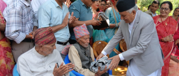 राष्ट्रपति पौडेलद्वारा तनहुँका ज्येष्ठ नागरिकलाई सम्मान