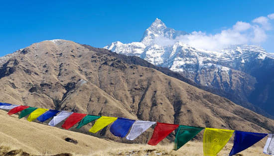 खुमइ डाँडा र माछापुच्छ्रे  हिमाल