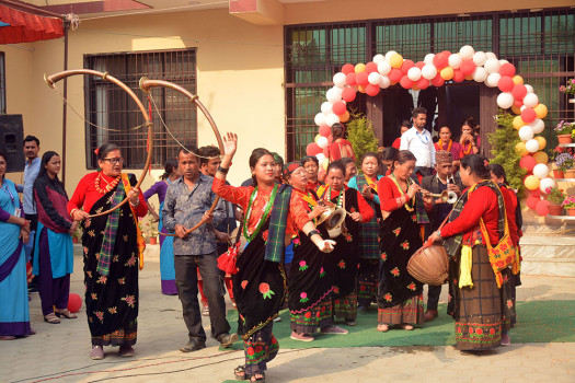 पञ्चे बाजामा रमाएका महिला