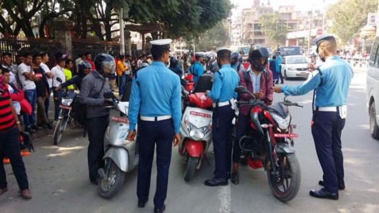 भक्तपुरबाट होलीमा उत्छृङ्खल गतिविधि गर्ने १८ जना पक्राउ, १११ सवारी नियन्त्रणमा
