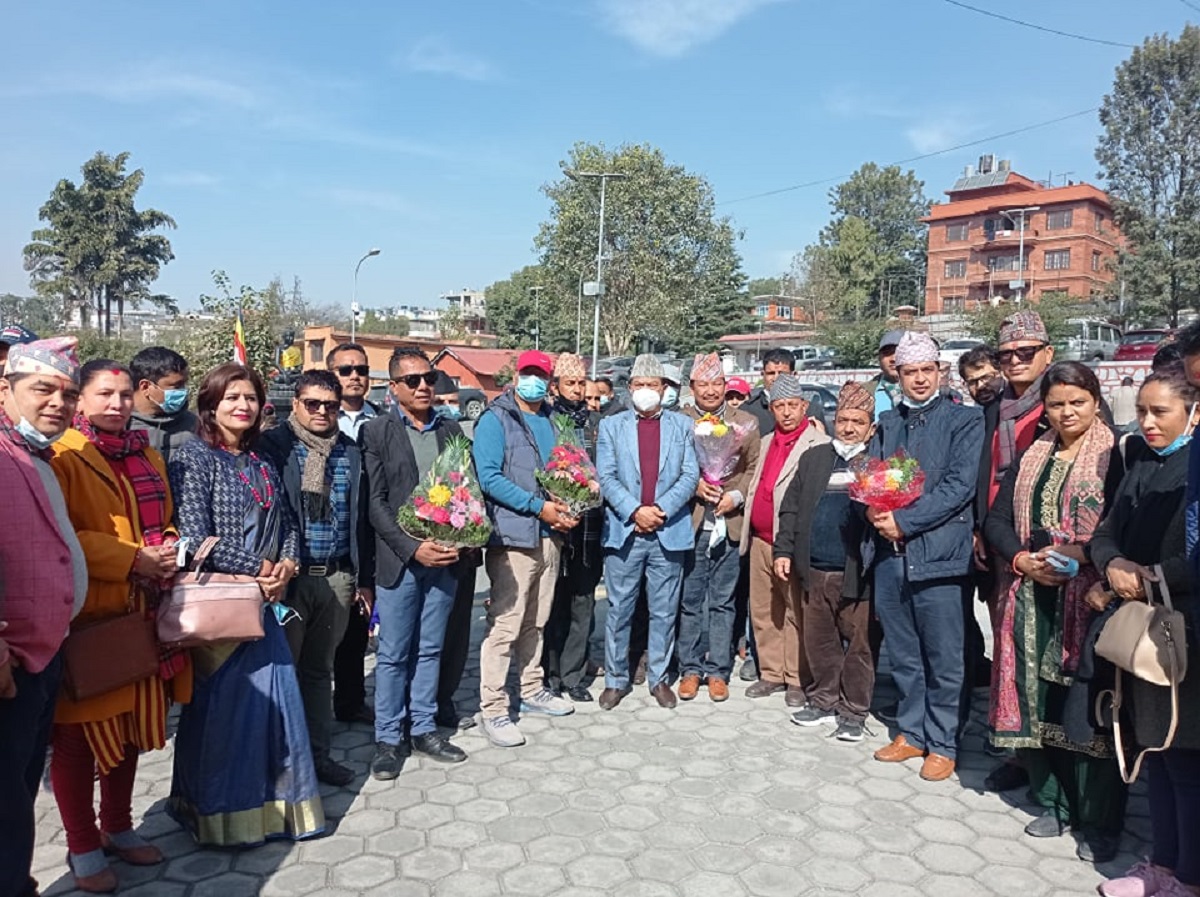 बालुवाटारमा देउवालाई बधाई दिनेको घुइँचो [तस्बिरहरू]
