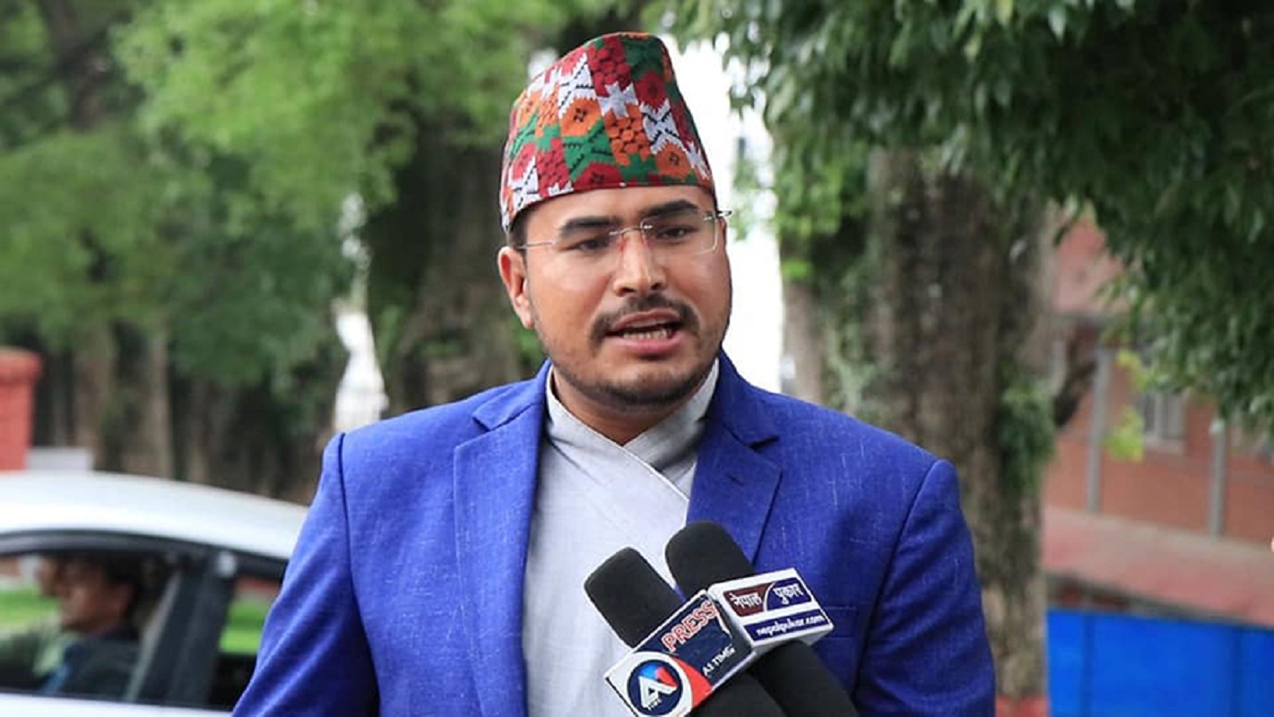 'सरकारले मतपत्र छाप्न सक्छ, किताब छाप्न किन सक्दैन?'