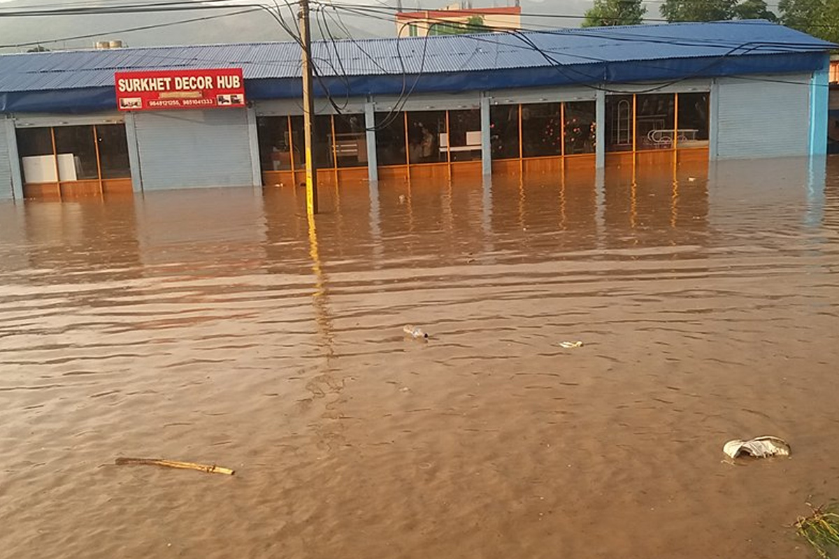 विपद्को जोखिममा सुर्खेत उपत्यका