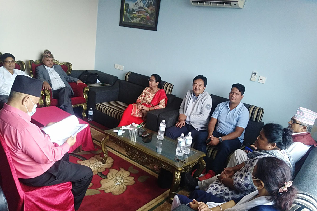 प्रदेश १ मा एमालेका १० सांसद होटेलमा, मुख्यमन्त्री आचार्यलाई विश्वासको मत पाउन गाह्रो