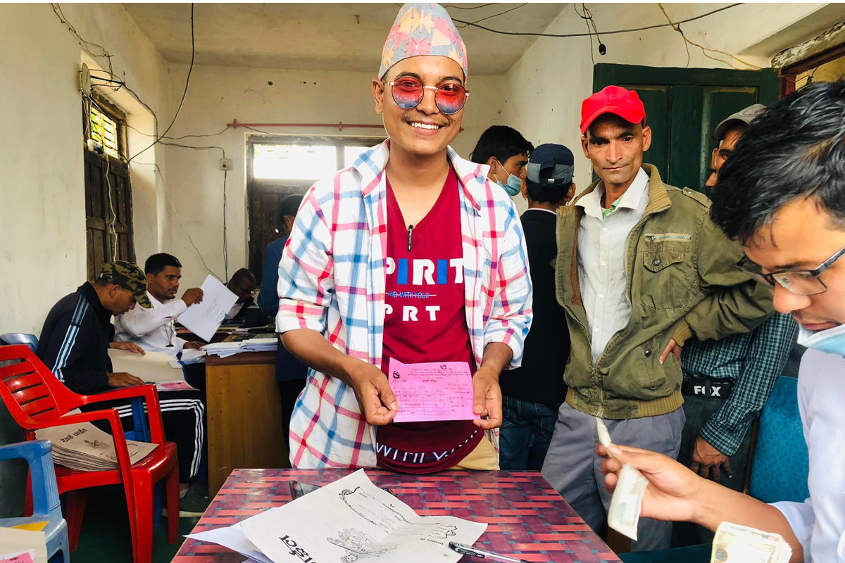 गायक तिमिल्सिनाको 'मेयर मोह' : पञ्चदेवल विनायकबाट बने स्वतन्त्र उम्मेदवार