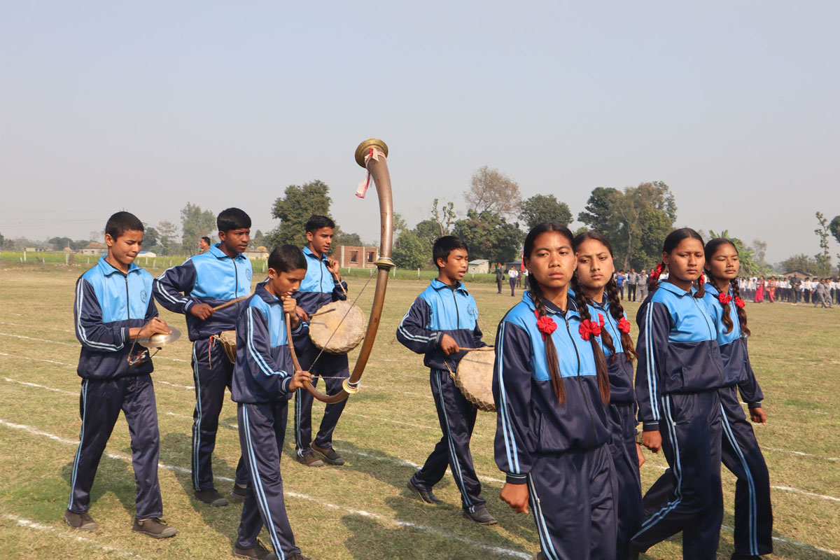 विद्यार्थीका हातमा नौमती बाजा