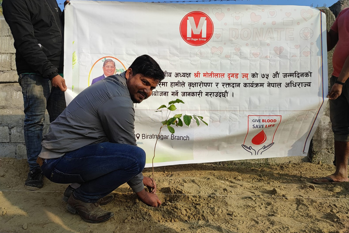 वृक्षरोपण गरेर जन्मदिन मनाए दुगड ग्रुपका अध्यक्ष मोतीलालले
