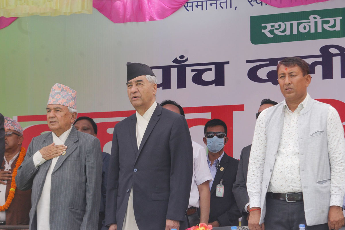 बुटवल पुगेर देउवाले भने- गठबन्धनलाई जिताउनुस्, ओलीजीलाई भोट दिएर के गर्नुहुन्छ?