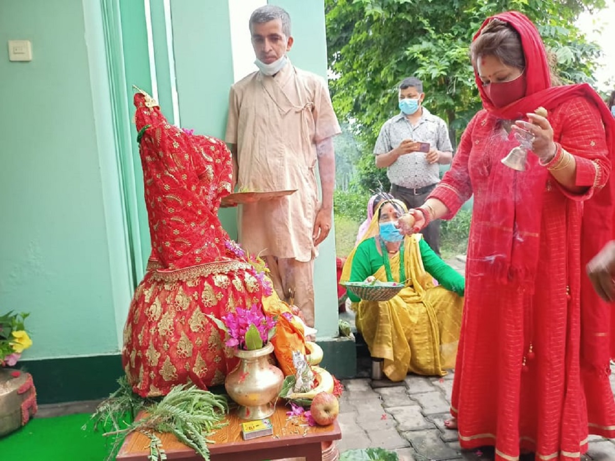 धनगढीमा गौरा मनाउँदै प्रधानमन्त्रीपत्नी डा आरजु