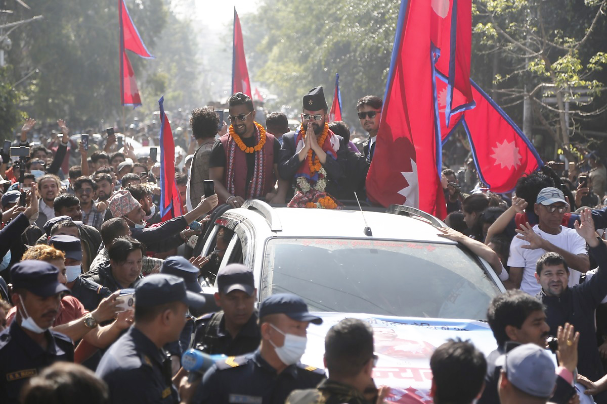 बालेनको विजयोत्सव [तस्बिरहरू]
