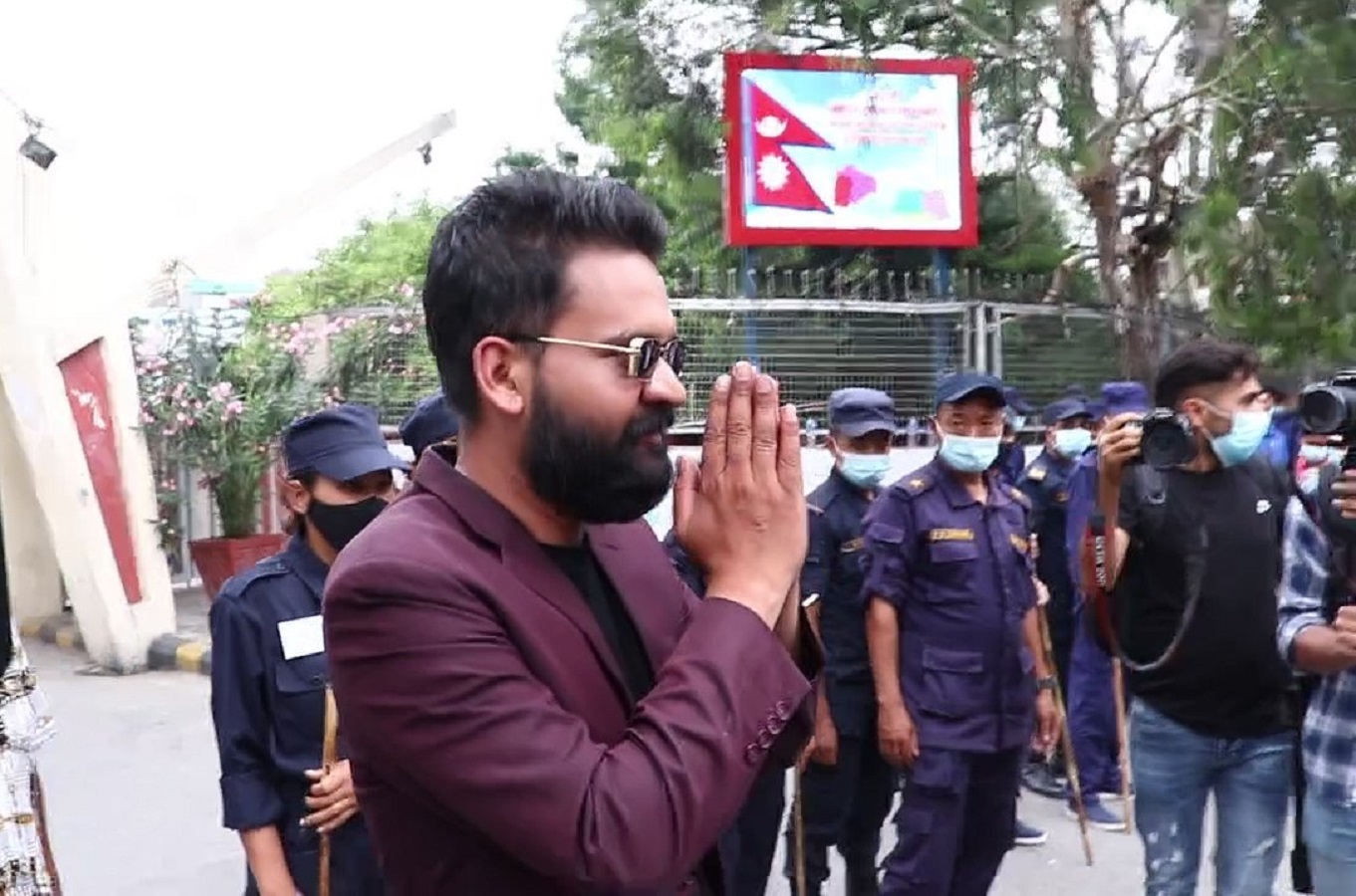 बालेन अघि सार्दै विद्रोहको संघारमा छ काठमाडौं