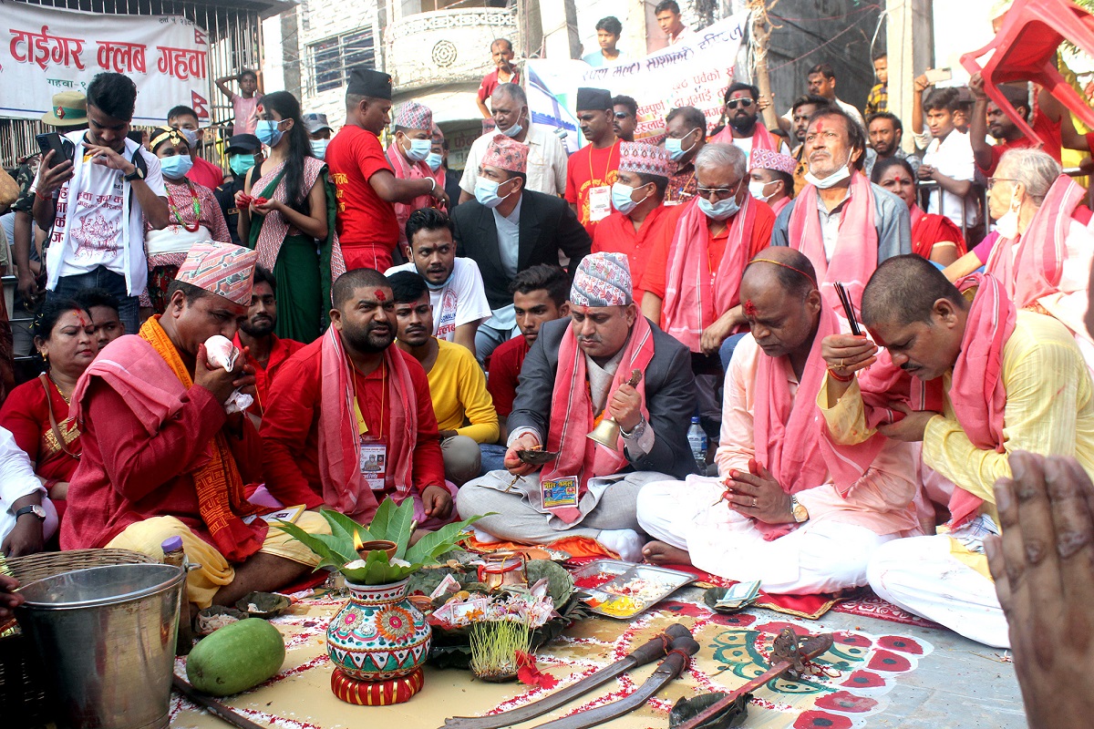 वीरगञ्जमा भित्र्याइयो फूलपाती