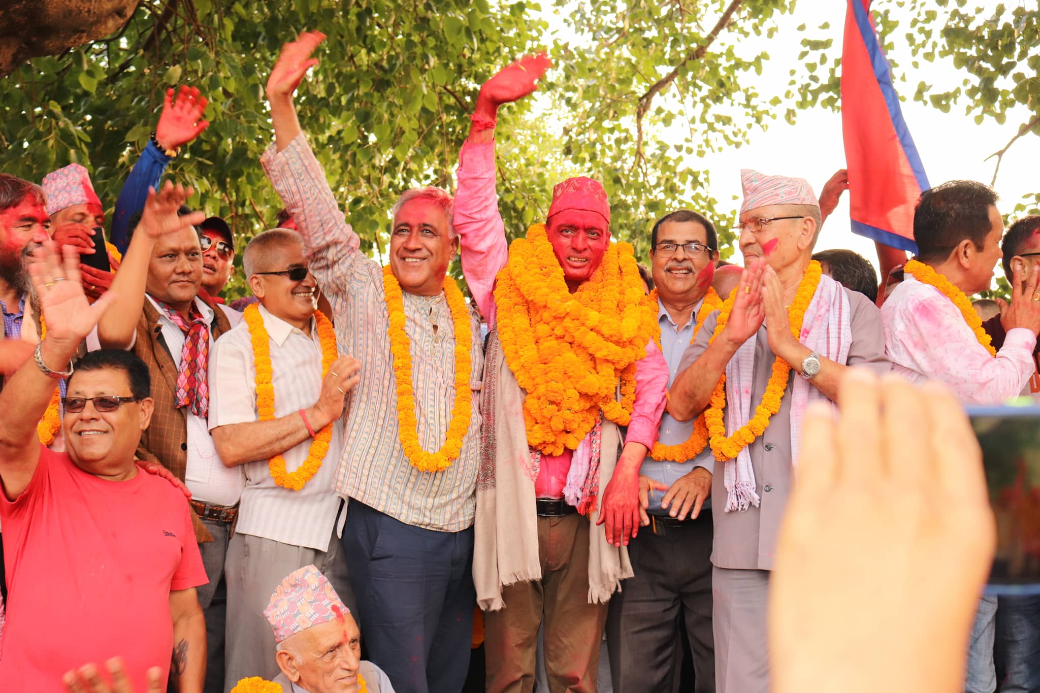 बुटवलमा एमालेको गढ भत्काएको गठबन्धनको विजयर्‍याली (फोटो फिचर)