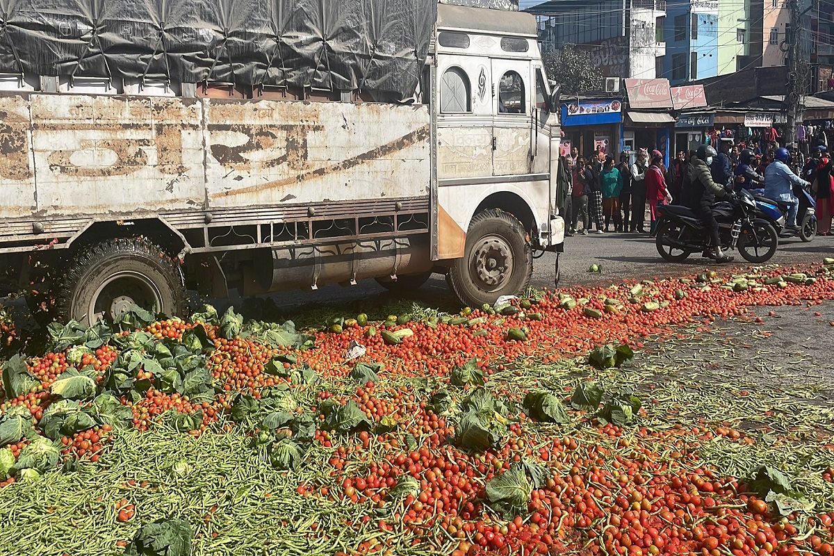किसानले उत्पादन गरेको तरकारीले बजार मूल्य नपाउँदा आर्थिक संकट