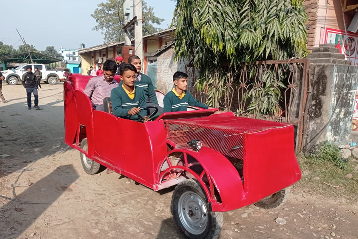 धनगढीका चार किशोरले बनाए 'इलेक्ट्रिक कार'