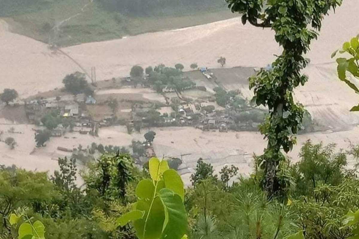 सुदूरपश्‍चिममा बाढी पहिरोमा ६७ जना फसे