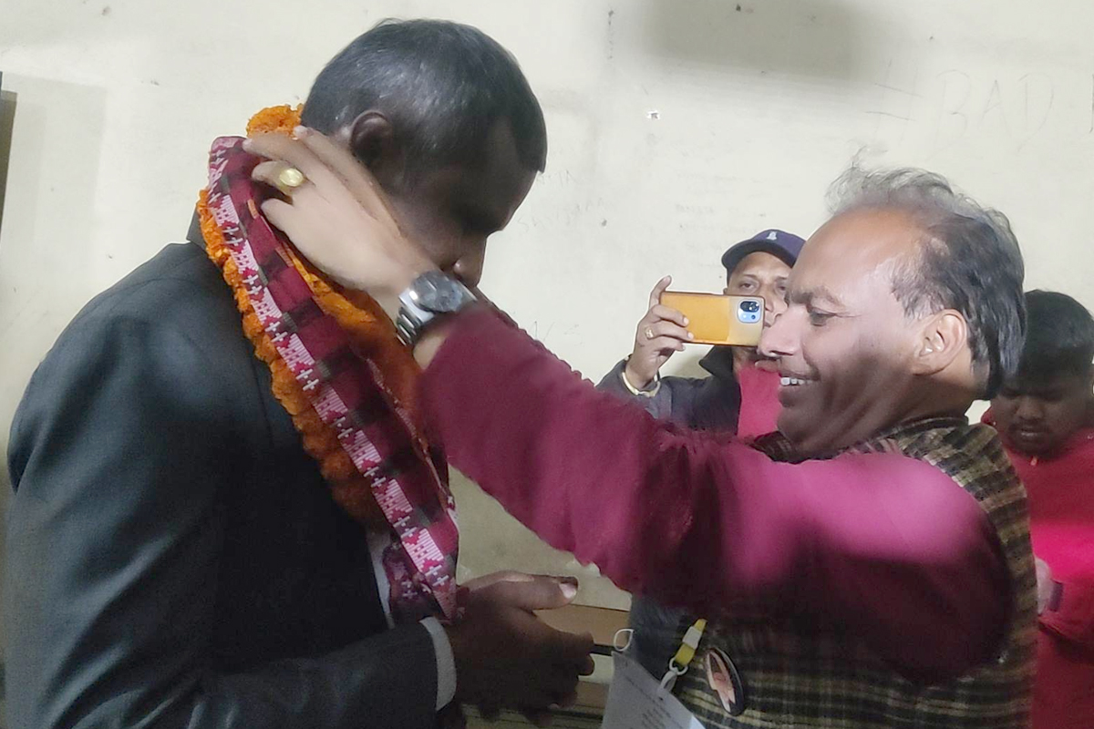 वडाध्यक्ष बन्न चाहेका थिए, गुरुलाई हराउँदै सांसद चुनिए