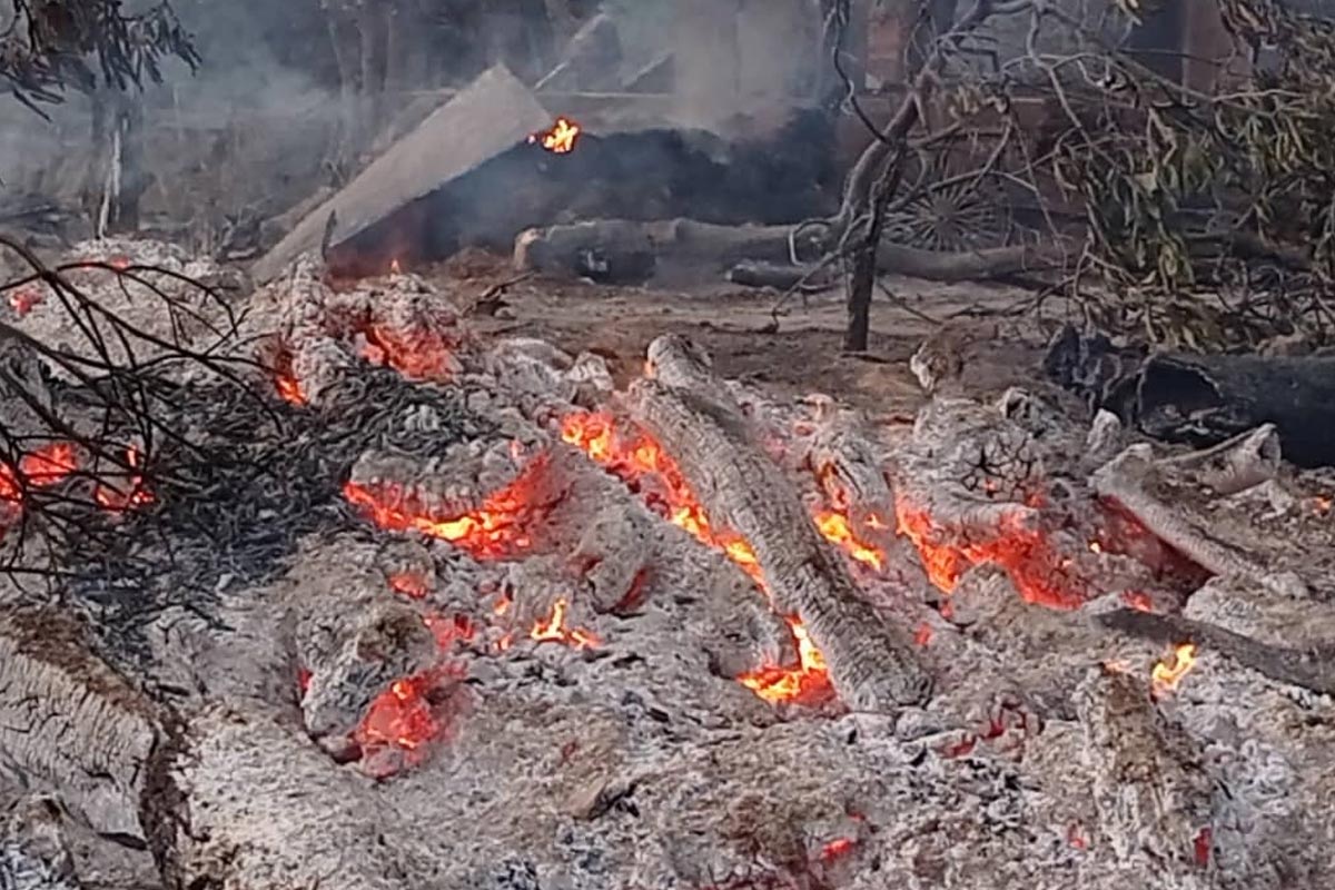 केही घण्टामै खरानी बन्यो कैलालीको विपतपुर (तस्बिरहरु)