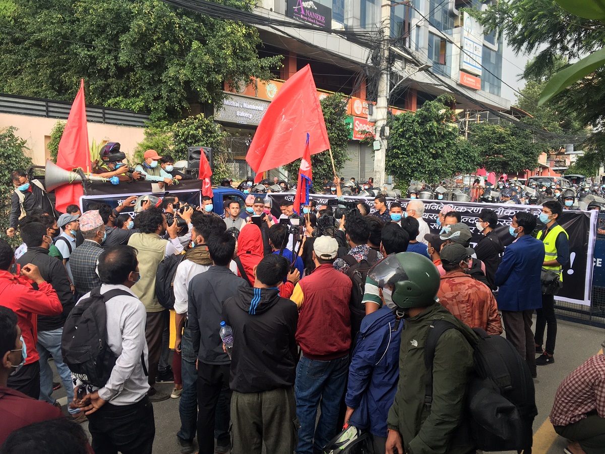 एमसीसीविरुद्ध बानेश्वरमा प्रदर्शन [तस्बिरहरू]