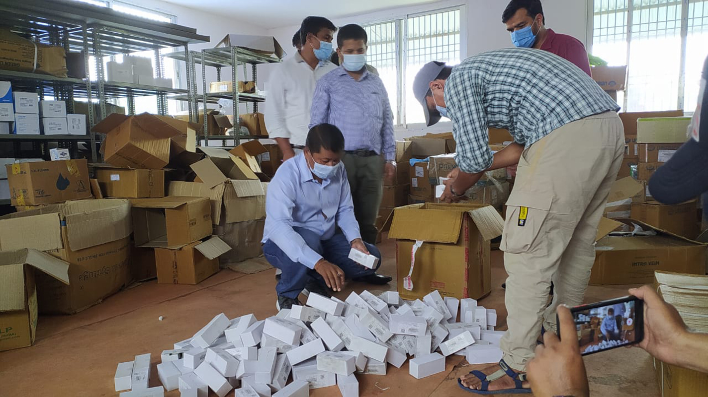 वीरगन्जको नारायणी अस्पताल फार्मेसीमा अख्तियारको छापा
