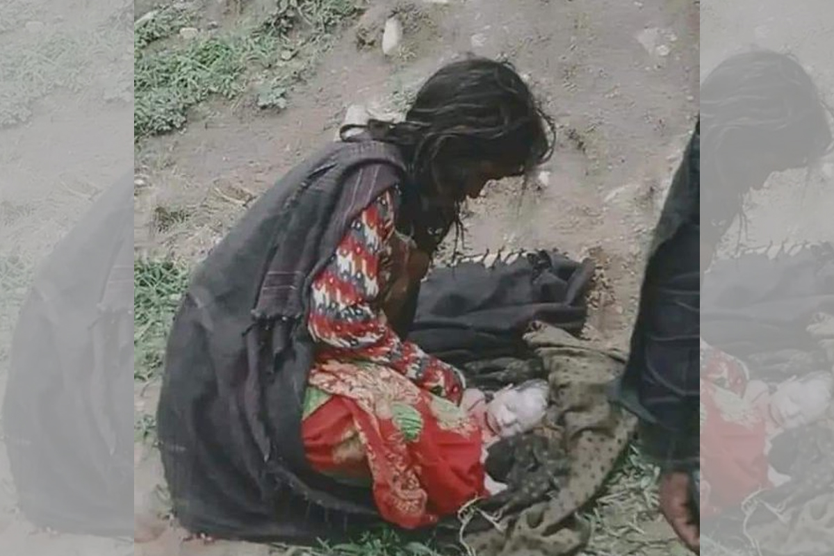 स्वास्थ्यचौकीमा भेटिएनन् स्वास्थ्यकर्मी, खोलाकिनारमा शिशुलाई जन्म दिन बाध्य