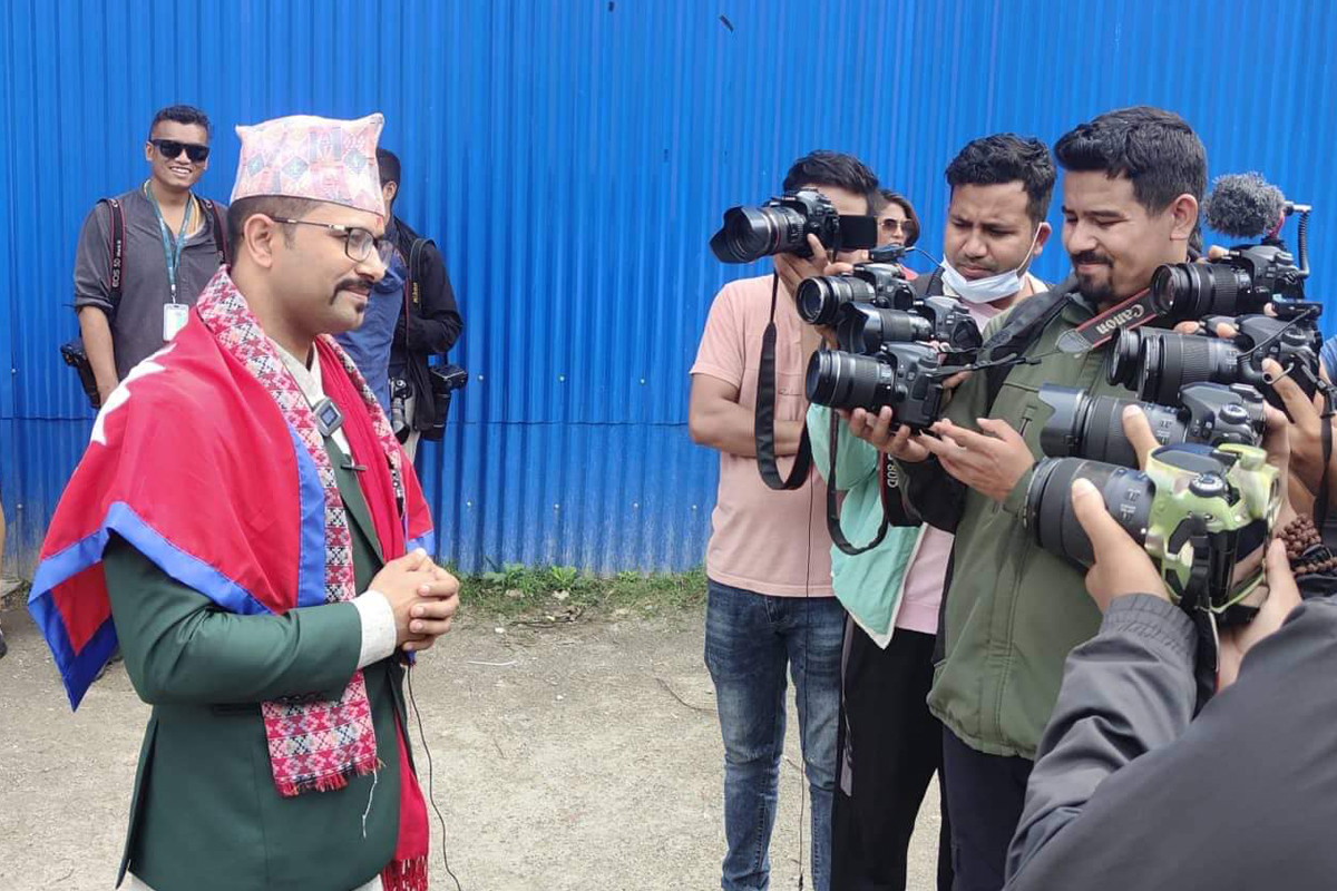 ठूला पार्टीका उम्मेदवारलाई पराजयको पाठ सिकाउन कस्सिएका 'सीते बा'
